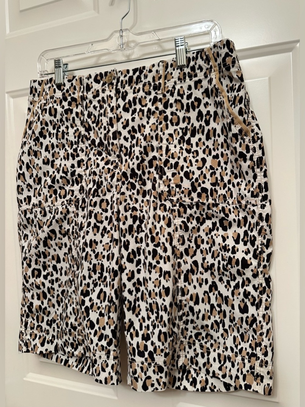 Chico’s Animal Print Bermuda Shorts Size 1.5 US Size 10 Stretch Waist Safari